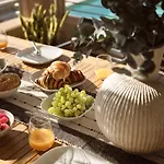 Merovigli - Sea Views & Private Pool, Ideal For Large Groups, By Zantewize
