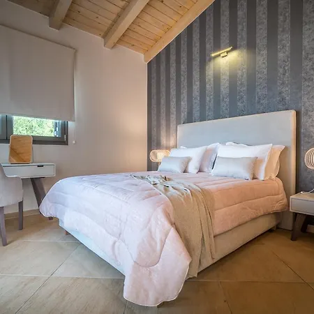 Villa Merovigli - Sea Views & Private Pool, Ideal For Large Groups, By Zantewize Tragaki