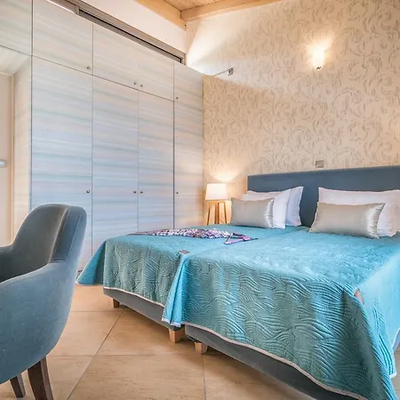 Merovigli - Sea Views & Private Pool, Ideal For Large Groups, By Zantewize