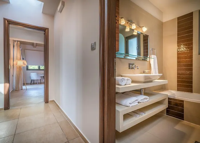 Merovigli - Sea Views & Private Pool, Ideal For Large Groups, By Zantewize Villa Tragaki