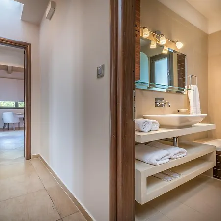 Merovigli - Sea Views & Private Pool, Ideal For Large Groups, By Zantewize Villa Tragaki